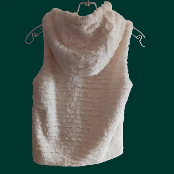 Widgeon faux fur vest with hood & zip closure size medium ivory color - Picture 2 of 12